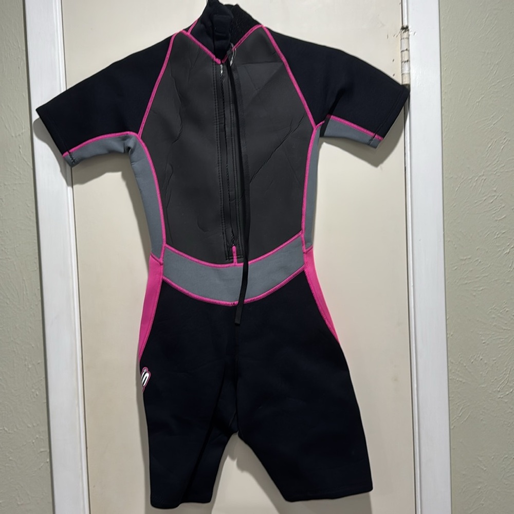 Women’s Medium Wet Suit - Picture 2 of 3